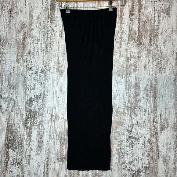 Charlie Holiday rib maxi skirt in black size small - Picture 8 of 9